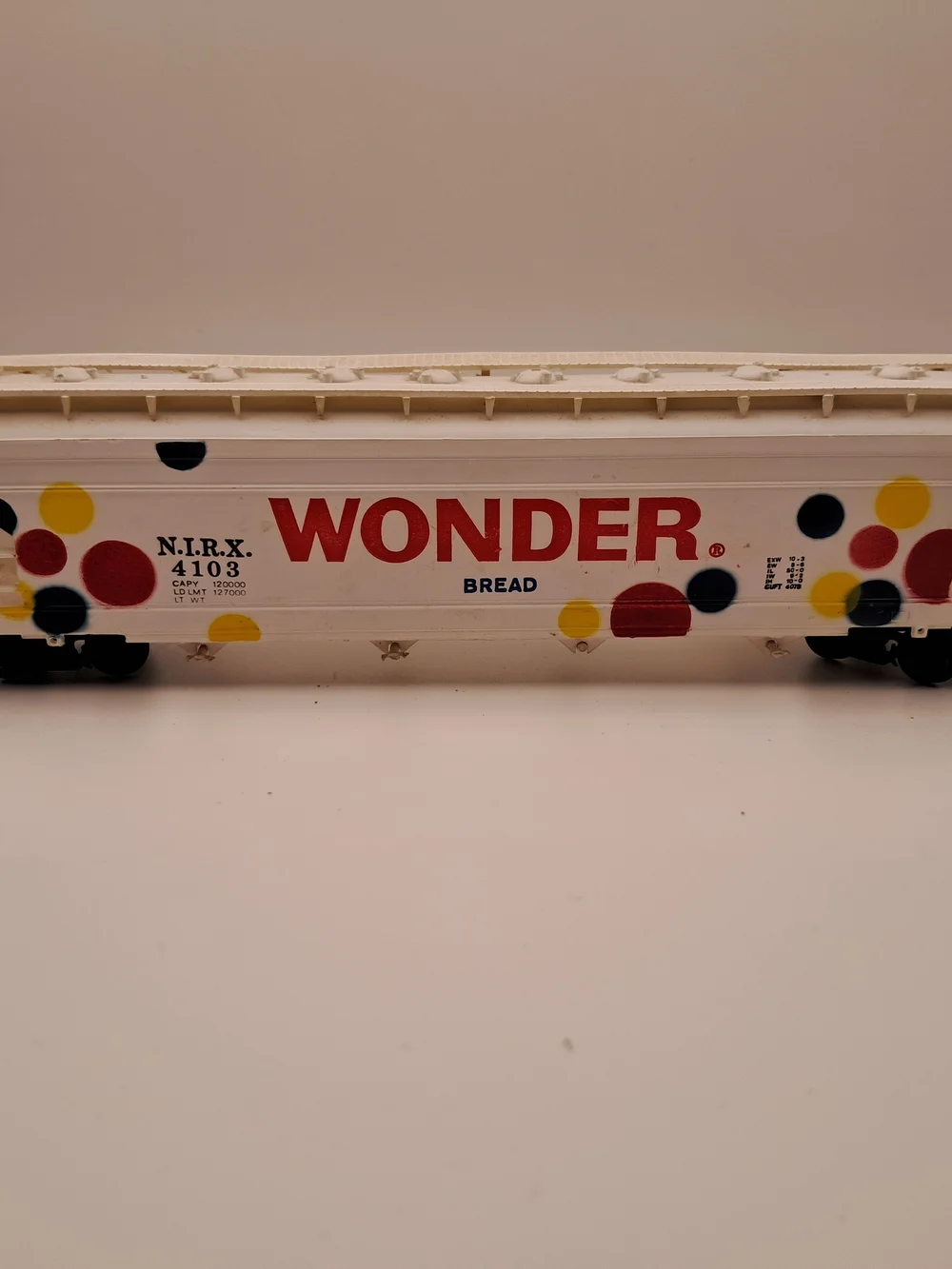 ​Vintage HO Scale Model Train Car Lot of 7 - Tyco Bachmann Exxon Wonder Bread